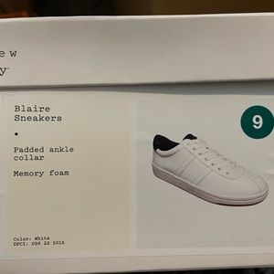 A new Day Blaire sneakers NEW size 9